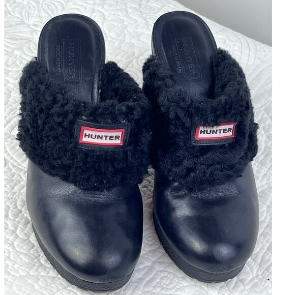 Hunter Women's Size 7 Black Burson Sheepskin Shearling Fur Lined Leather Clogs - Picture 1 of 12